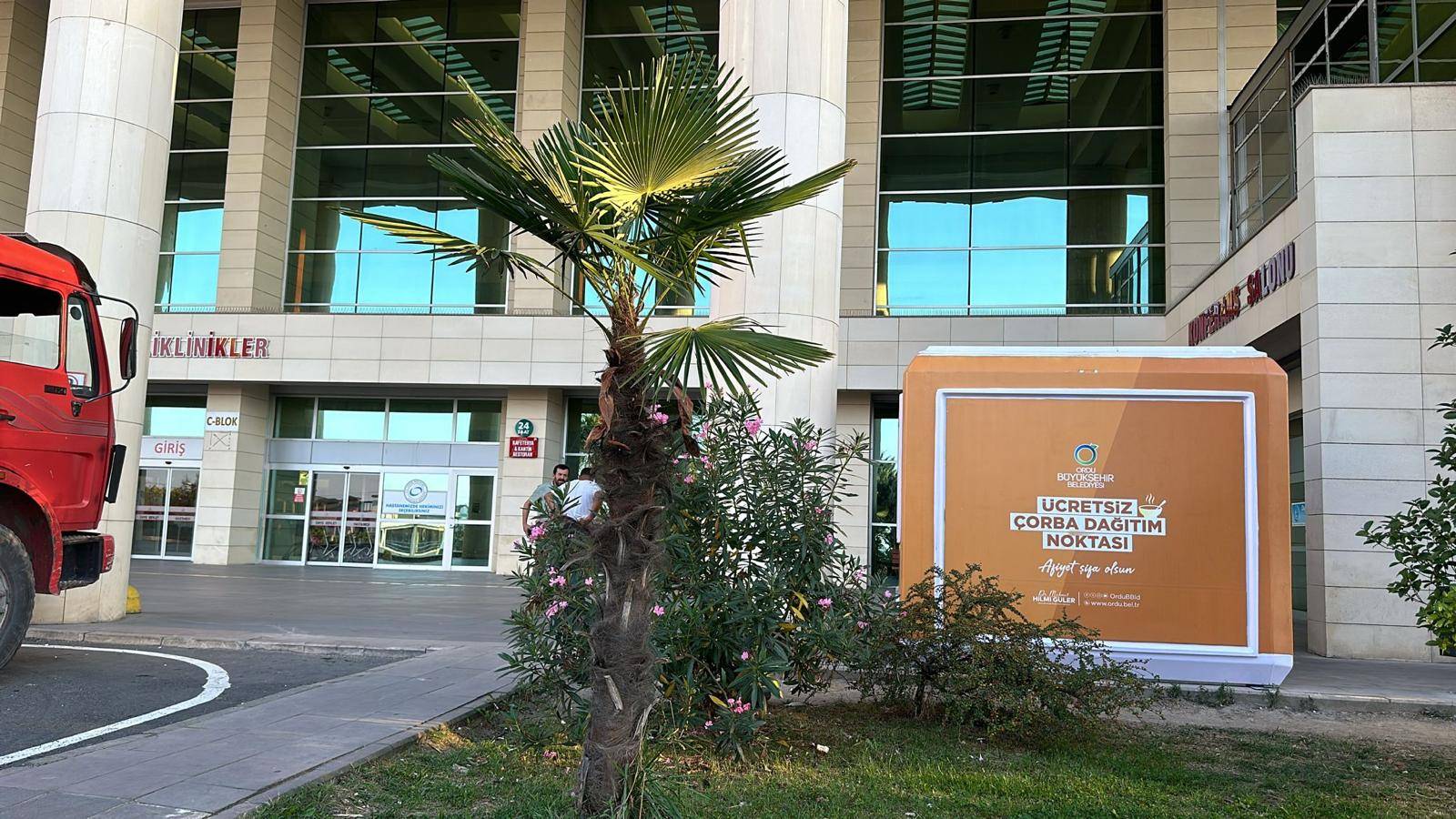 BÜYÜKŞEHİRDEN HASTANELERDE SICAK ÇORBA İKRAMI 